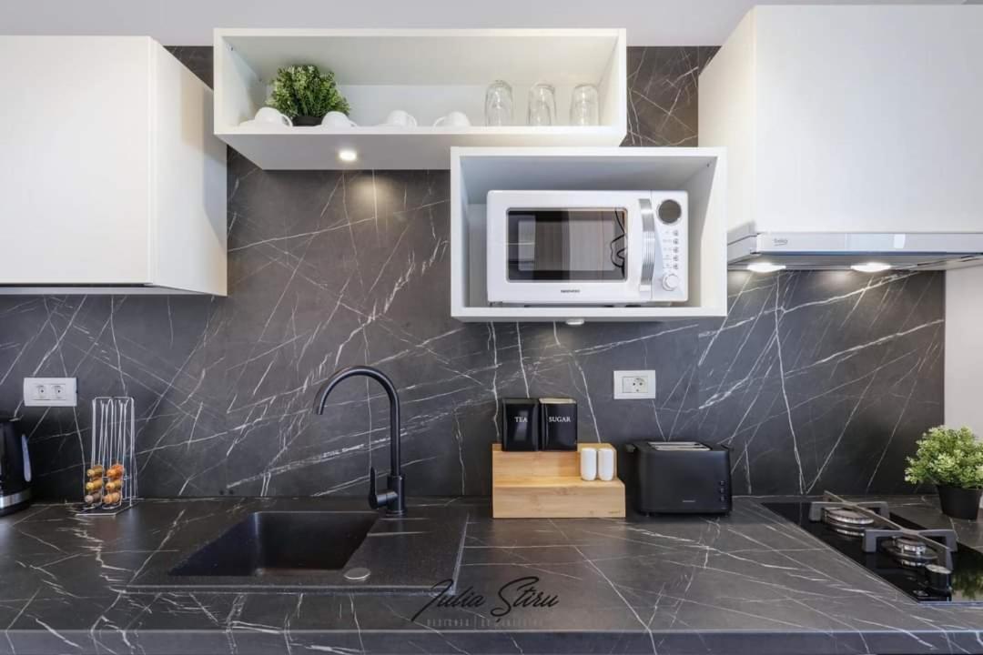 Government Deluxe Studio By Magic Apartments Бухарест Экстерьер фото