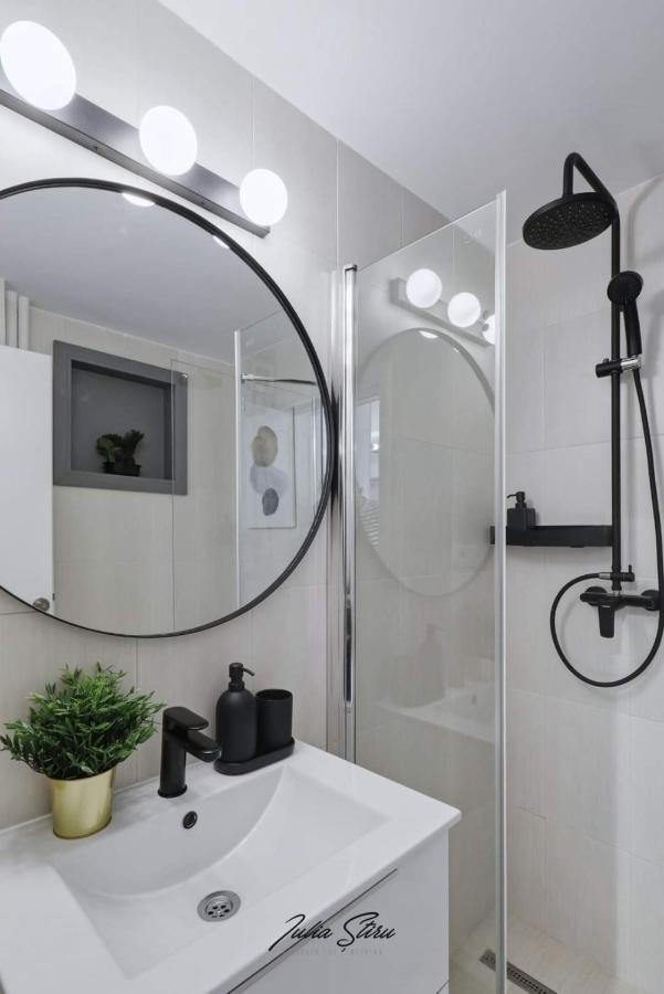 Government Deluxe Studio By Magic Apartments Бухарест Экстерьер фото